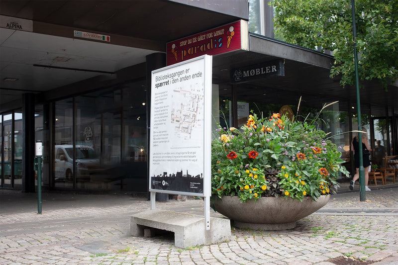 Panneau stop-trottoir B0 avec base en béton